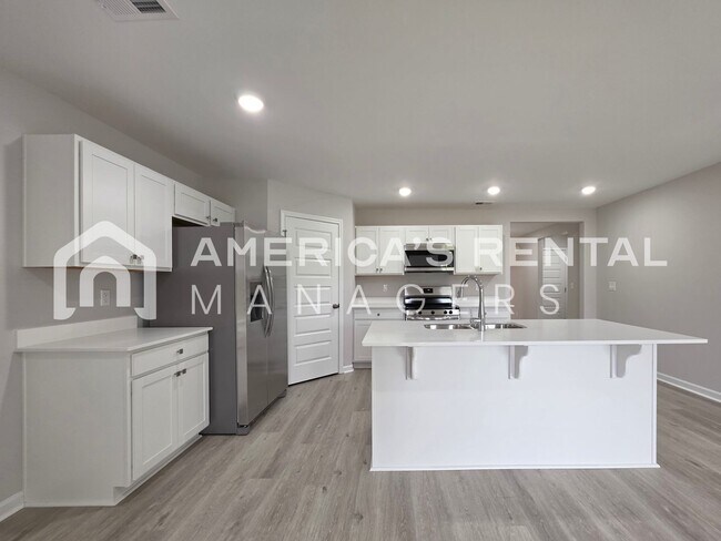Building Photo - Modern Living in Brookwood Station!