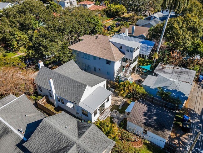 Building Photo - 316 18th Ave NE