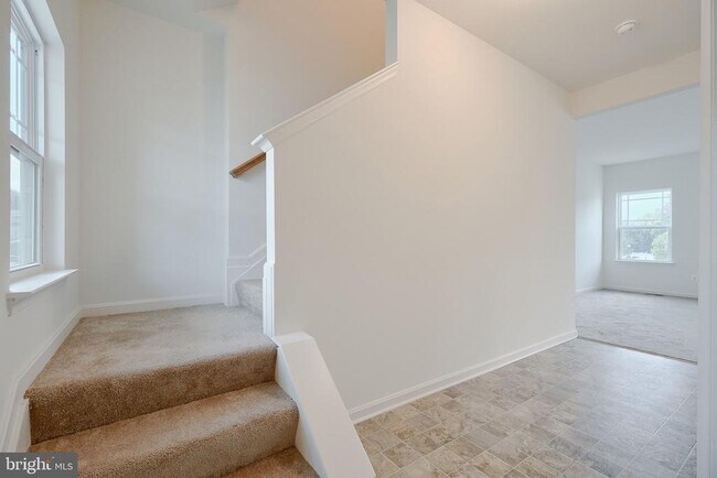 Building Photo - 55 Madison Dr