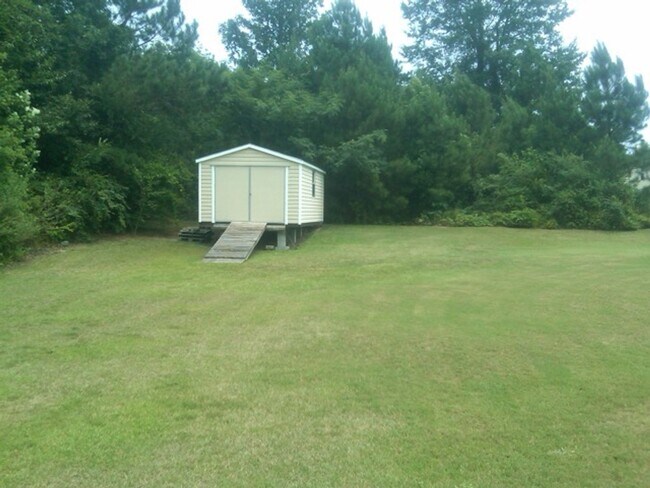 Building Photo - 3 BR 2 BA Southwest