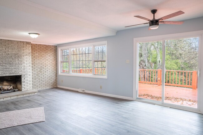 Building Photo - 400 Midland Dr