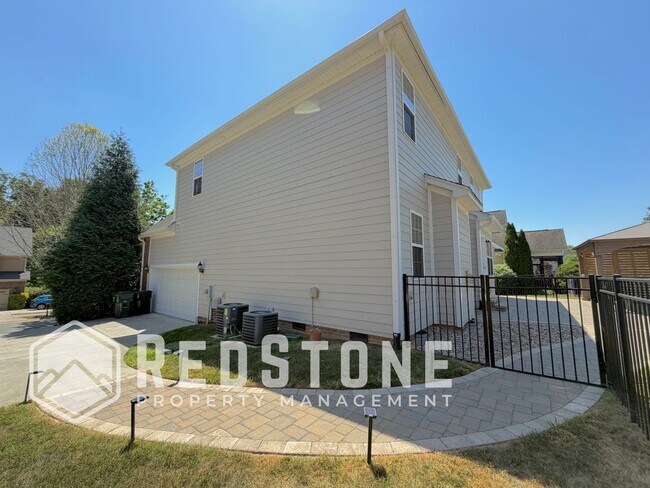 Building Photo - 1823 Buxton Way