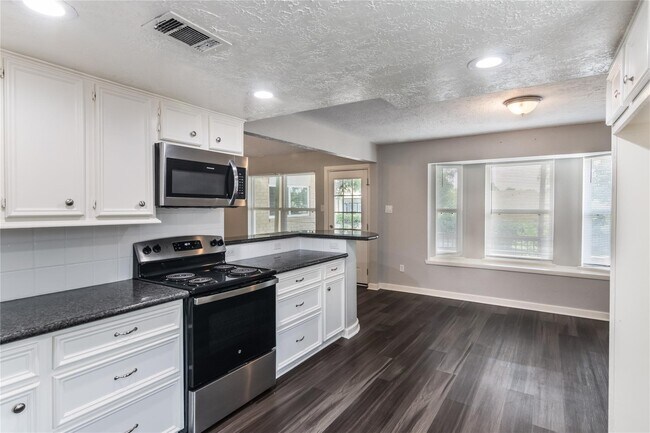 Building Photo - 12757 Lake Conroe Hills Dr