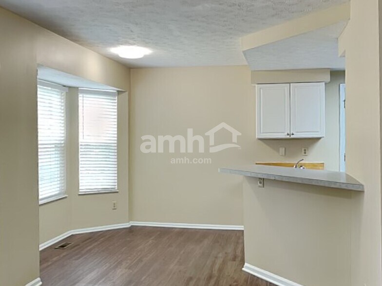 Building Photo - 982 Vixen Dr