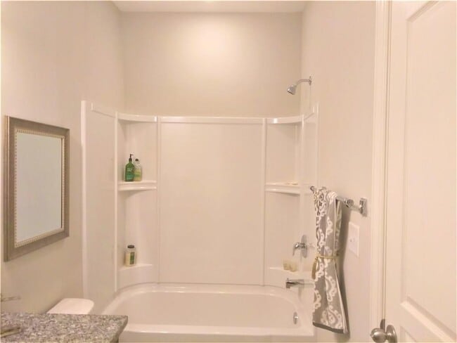 Building Photo - 4475 Donahue Ave