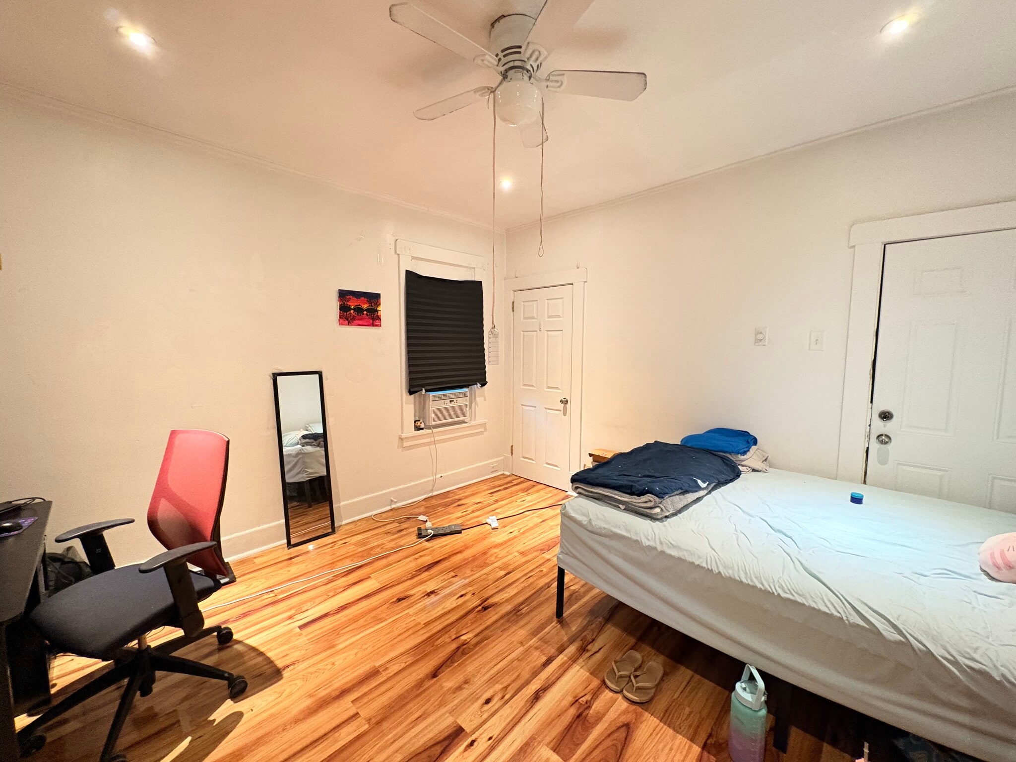 Building Photo - 5818 Hobart St