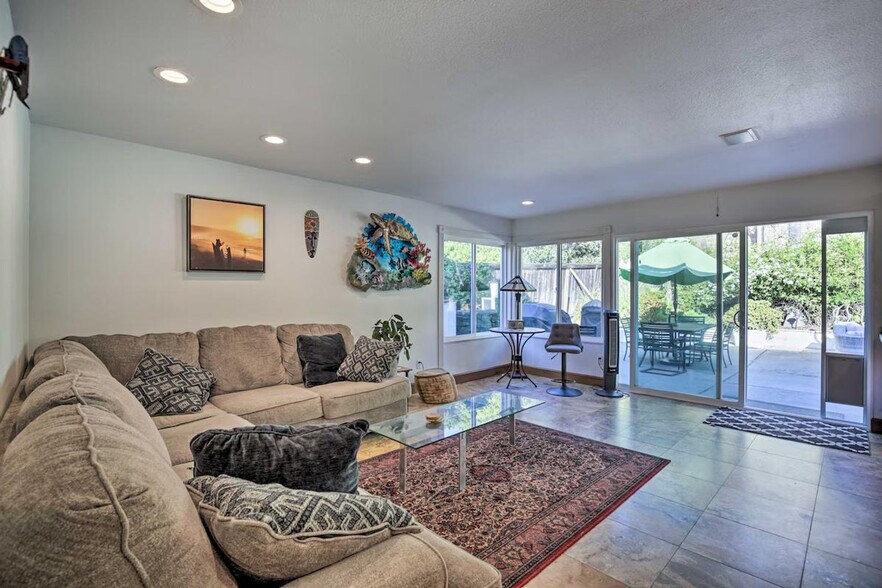 Building Photo - 939 Begonia Ct