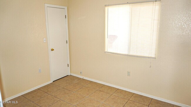 Building Photo - 3559 Oasis Dr