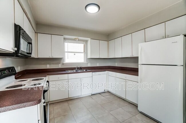 Building Photo - 3655 Willow Run Dr