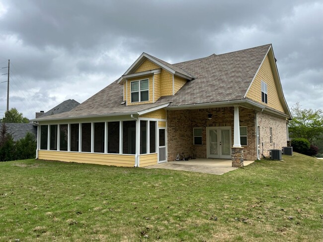 Building Photo - Riegel Pointe