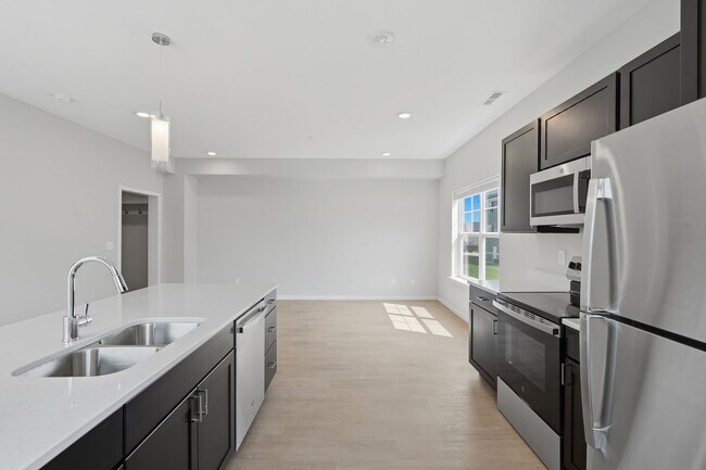 Building Photo - 142 Russ Dr SW
