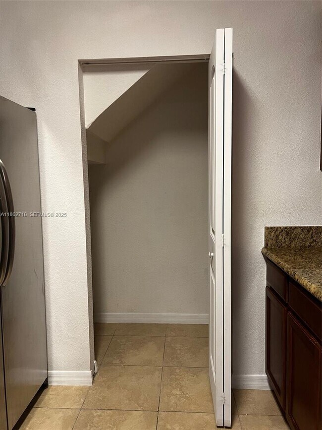 Building Photo - 608 NE 33rd Terrace