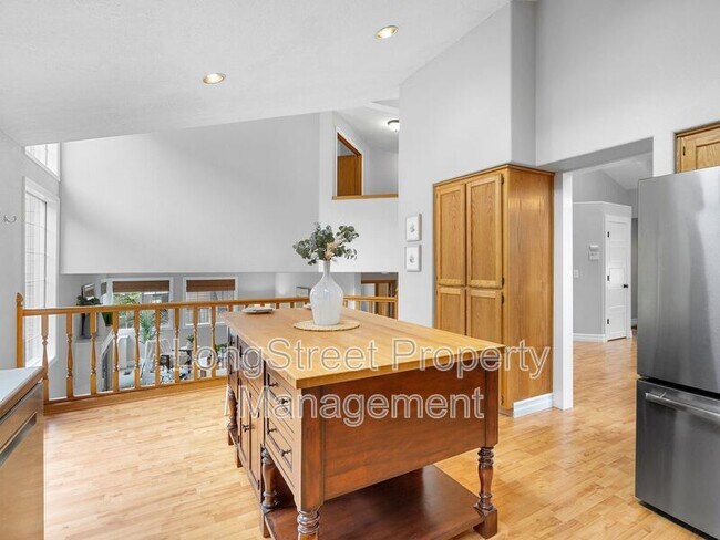 Building Photo - 15926 SW Hampshire Terrace