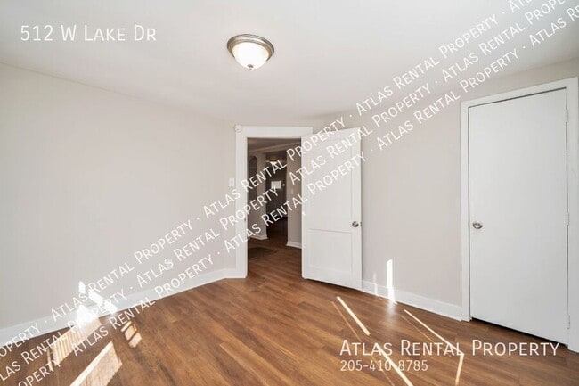 Building Photo - 512 W Lake Dr