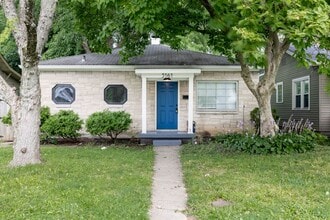 Building Photo - 3 Bed 2 Full Bath Available now at 52nd and Primrose!