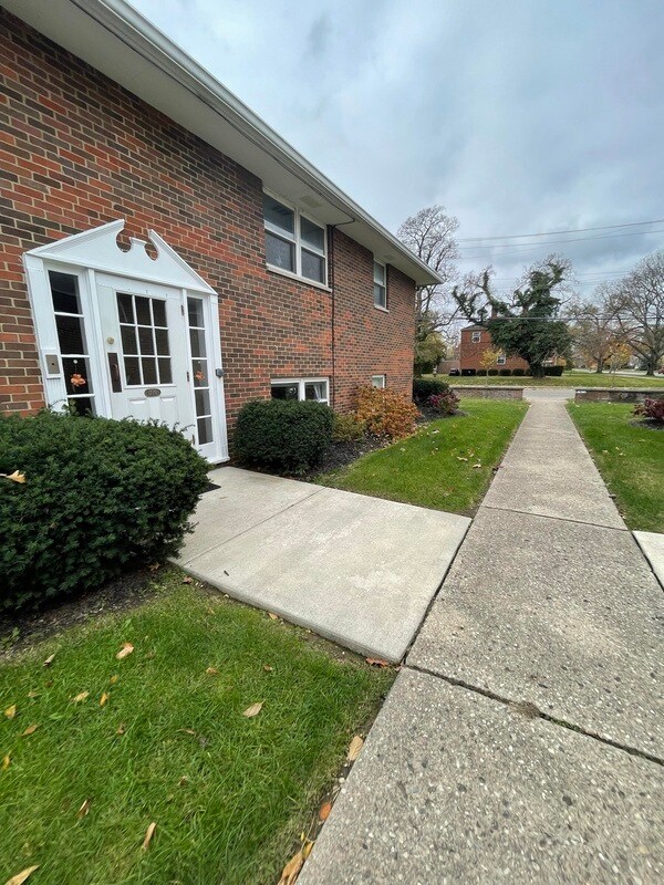 Building Photo - 1772 N Star Rd