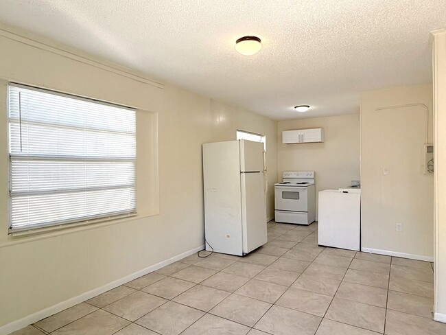 Building Photo - 1341 Winnifred St