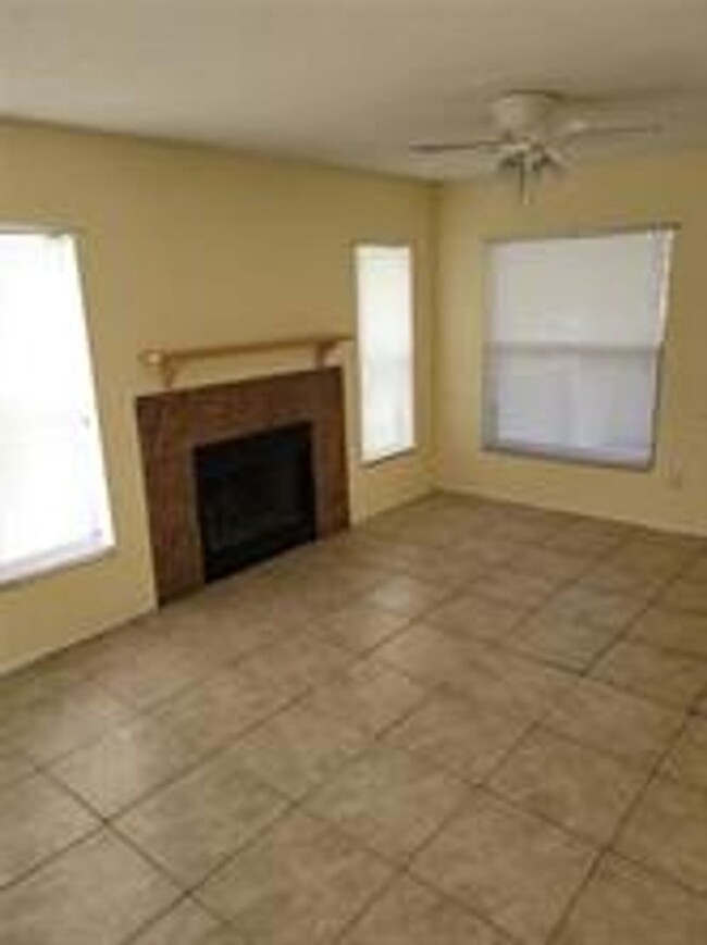 Building Photo - 2 Bedroom 2 Bath Condo in Northlake Villag...