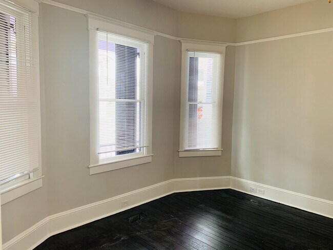 Building Photo - 23 E 40th St