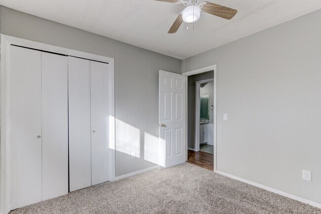 Building Photo - 4 bed house in Yukon!