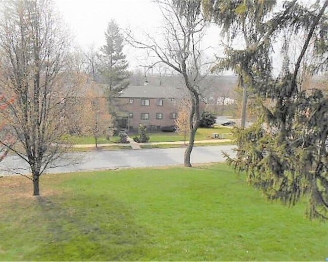 Building Photo - 3904 Eastview Ln