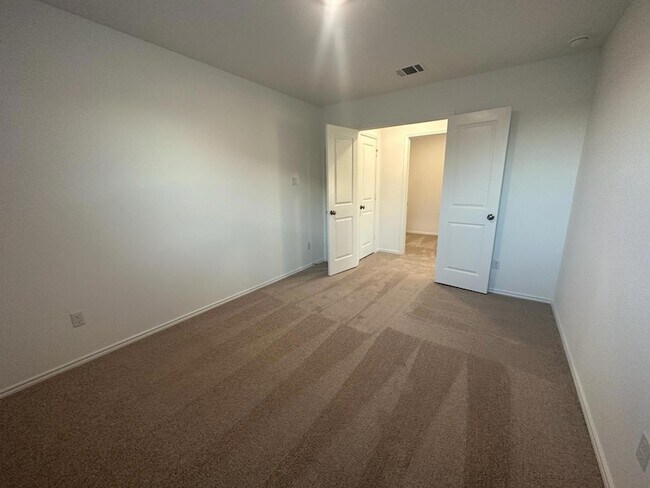 Building Photo - 1018 Ascari Ct