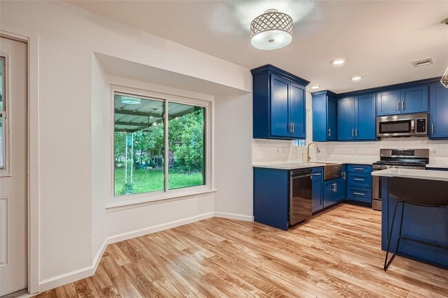 Building Photo - 507 Seminole Dr