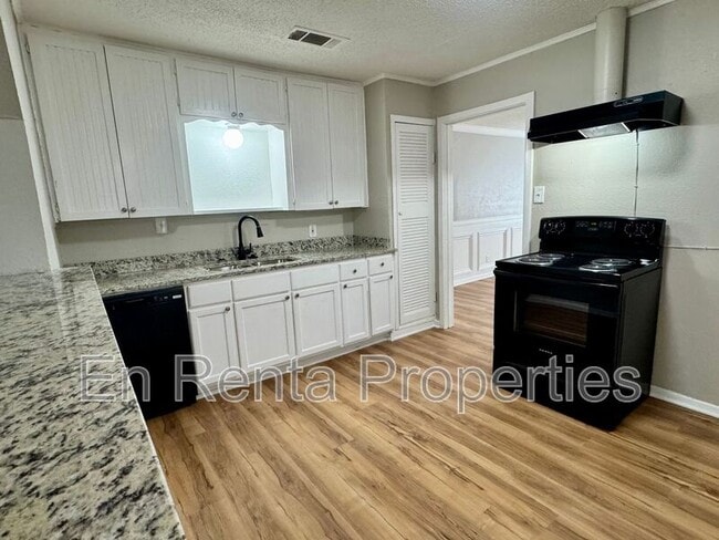 Building Photo - 2906 Birch Park Dr