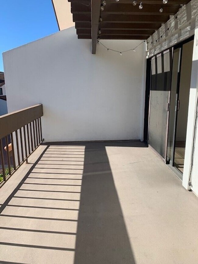Building Photo - 659 Del Parque Dr