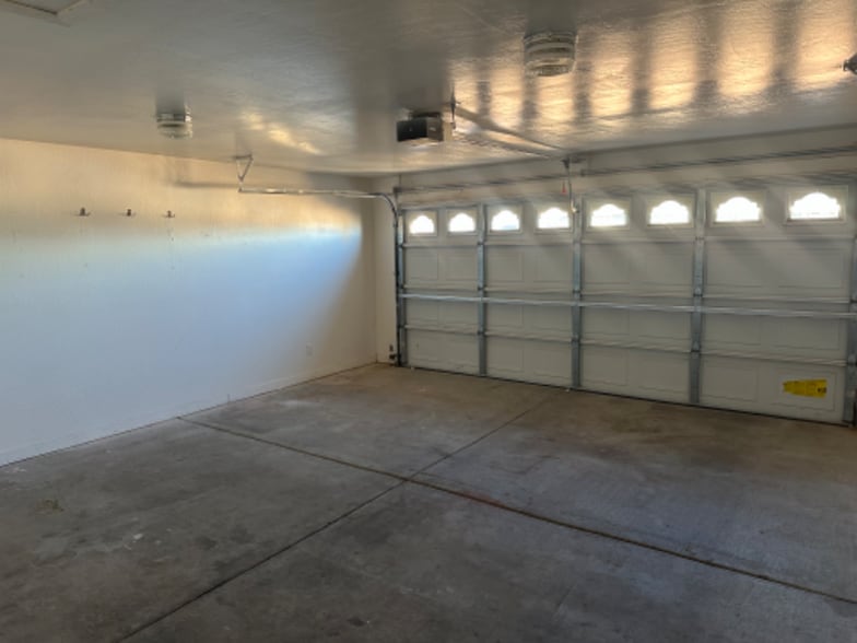 Building Photo - 1034 W 8th S St