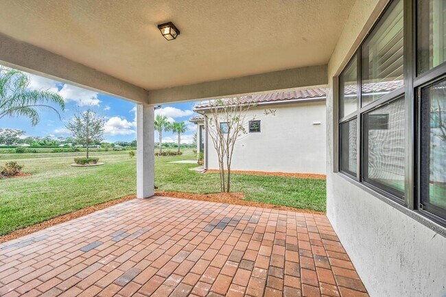 Building Photo - 680 SE Villandry Way