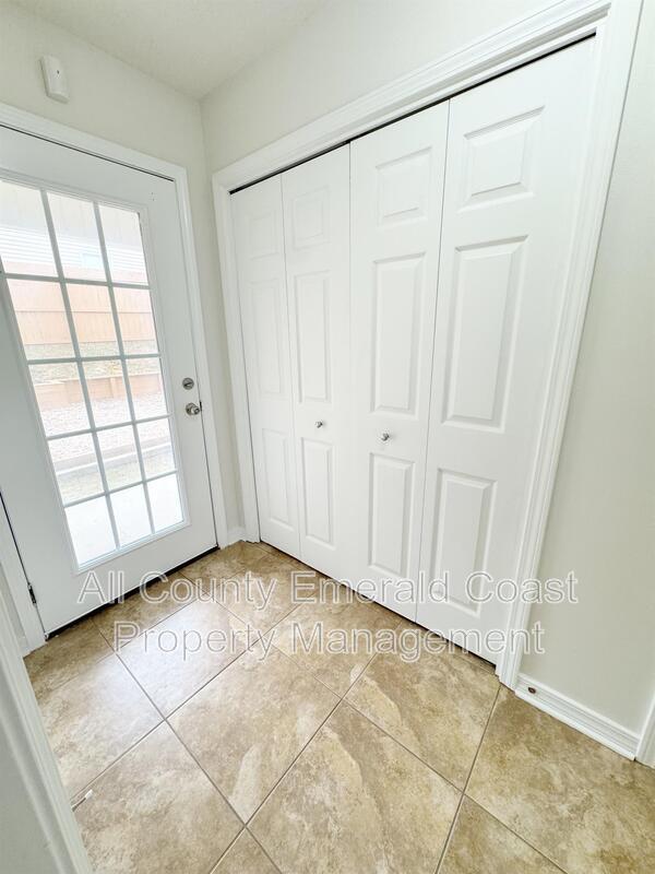 Building Photo - 293 Dahlquist Dr