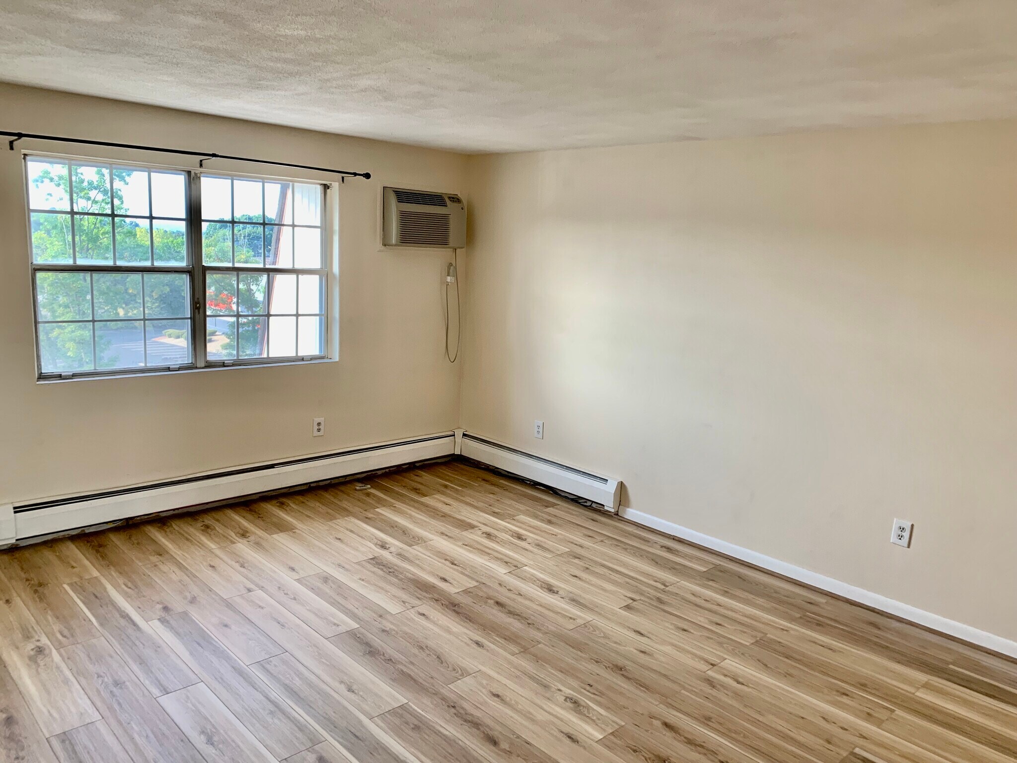 Building Photo - 22 Williamsburg Ct