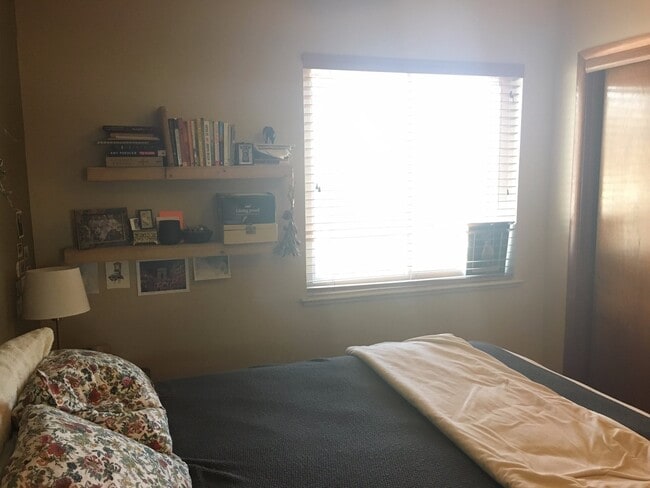 Building Photo - Live a Block Away from Sloan's Lake! Licen...