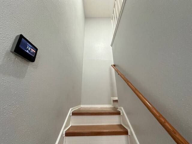 Building Photo - 7700 Creekbend Dr