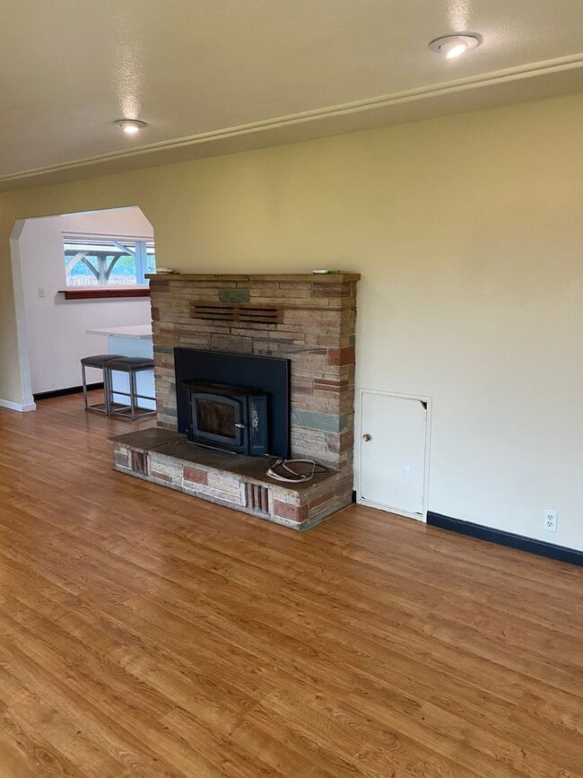 Building Photo - 31451 N Redwood Hwy