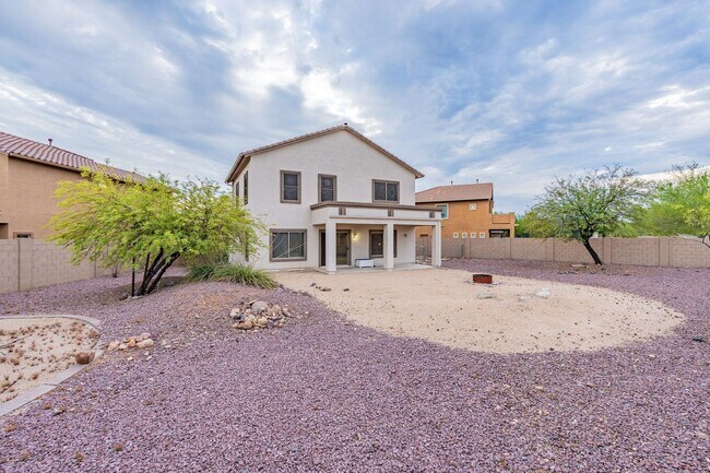 Building Photo - Three Beds & 2.5 Baths - Move Right In!