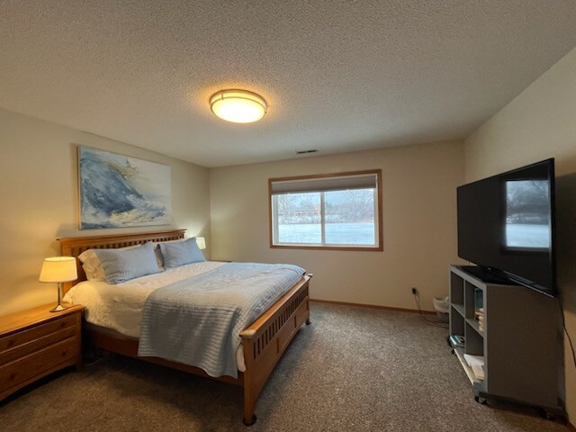 Building Photo - 5 Round Lake Trail