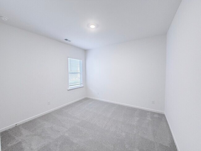 Building Photo - 522 Red Dragon Dr