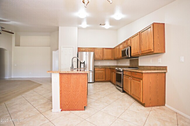 Building Photo - 4953 S Moss Dr