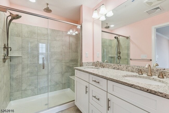 Building Photo - 12 Gerhard Pl