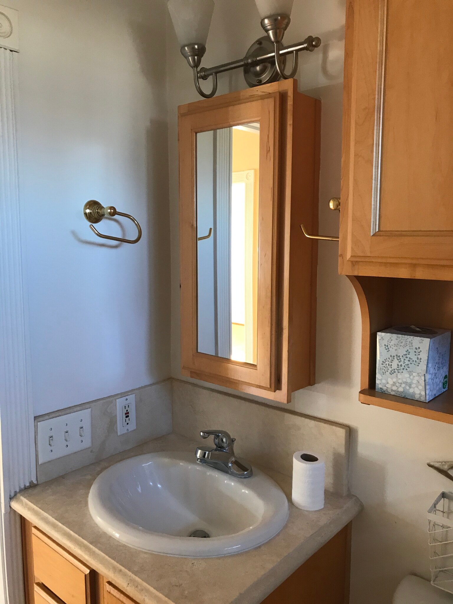 2nd floor full bathroom - 1304 Mackay Ln