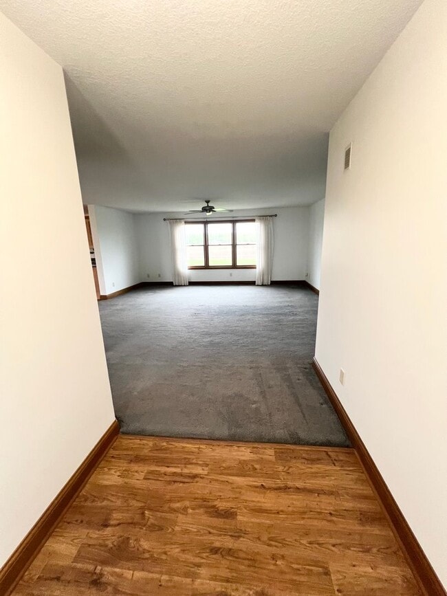 Building Photo - NEW LISTING! 3 Bedroom home