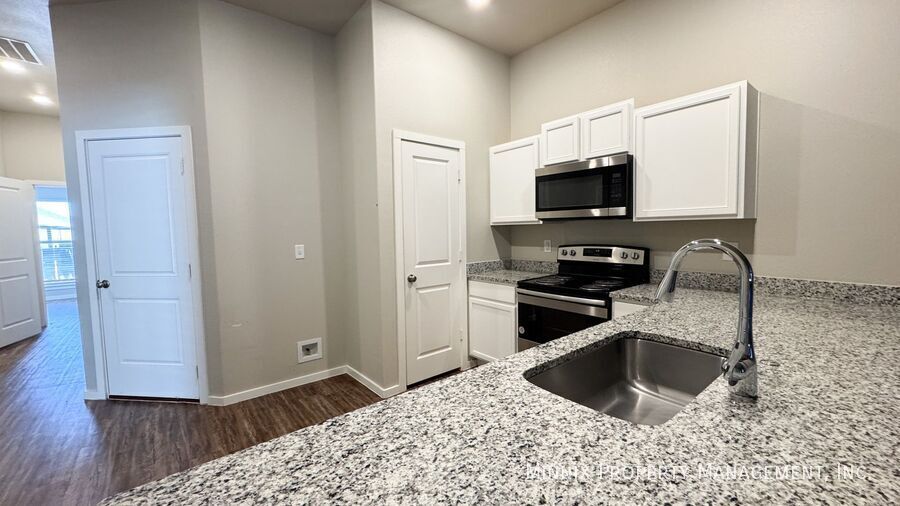 Building Photo - 2101 N Jayton Ave