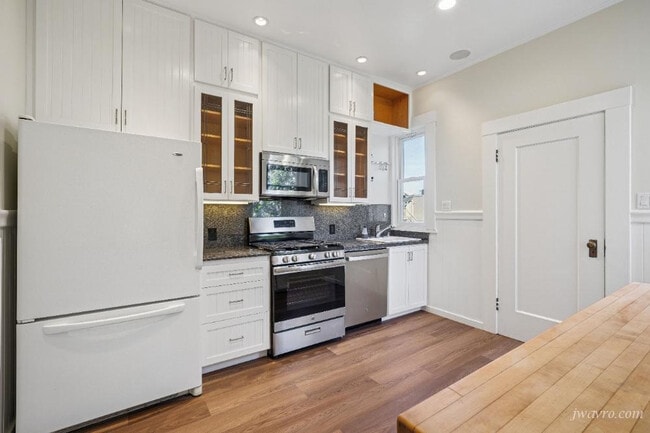 Building Photo - 342 4th Ave