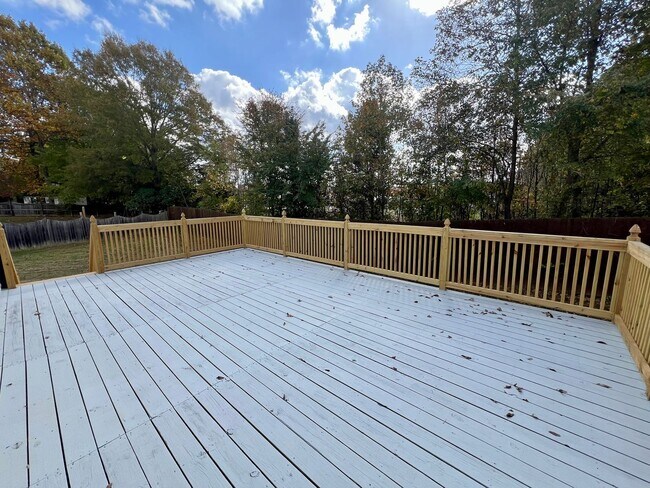 Building Photo - Four bedroom, 3.5 bath house in Elon!  Mus...
