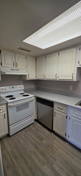 Building Photo - 551 Flemming Way