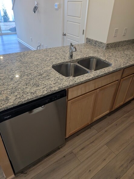 Building Photo - 2003 Oakdale Dr