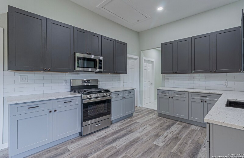 Building Photo - 210 N San Jacinto St