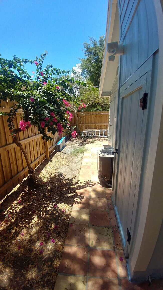 Building Photo - 408 Harrison Ave